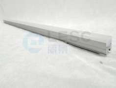 為什么線條燈硅膠燈罩擠出時要噴油？